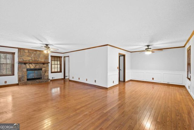 426 Riverlake Court, Woodstock, GA 30188