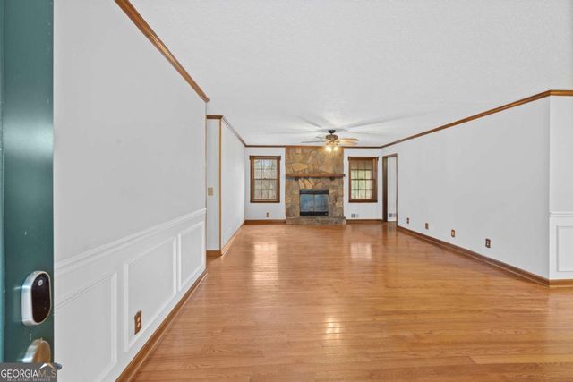 426 Riverlake Court, Woodstock, GA 30188