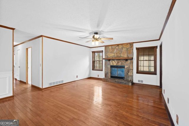 426 Riverlake Court, Woodstock, GA 30188