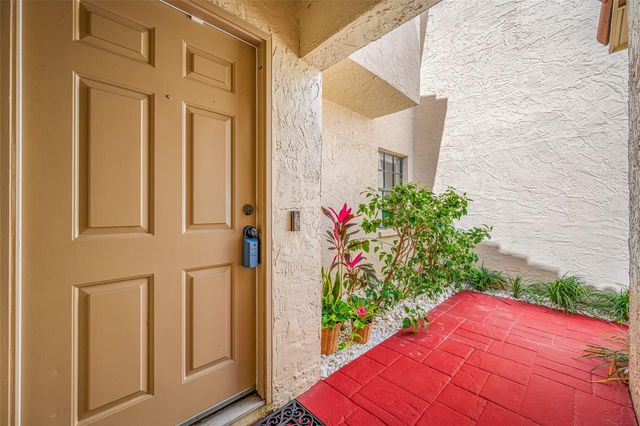10416 SAINT TROPEZ PLACE, Tampa, FL 33615