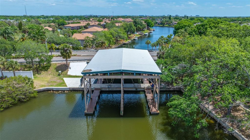 Image 67 of property listing at 10416 SAINT TROPEZ PLACE, Tampa, FL 33615