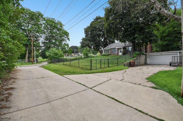 304 17th Avenue N, South Saint Paul, MN 55075