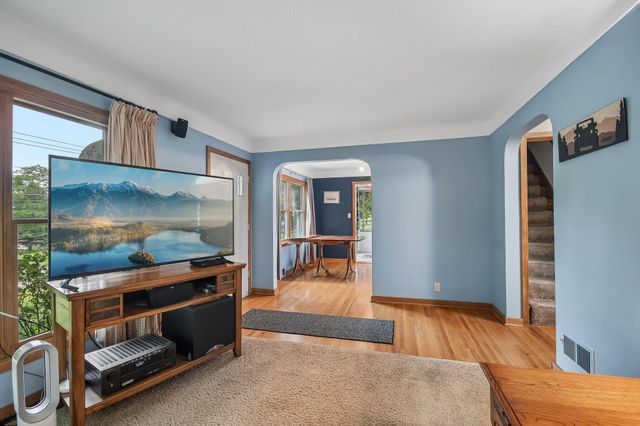 304 17th Avenue N, South Saint Paul, MN 55075