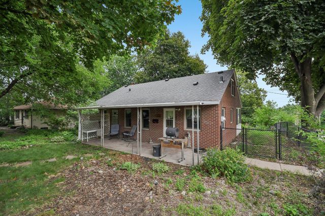304 17th Avenue N, South Saint Paul, MN 55075