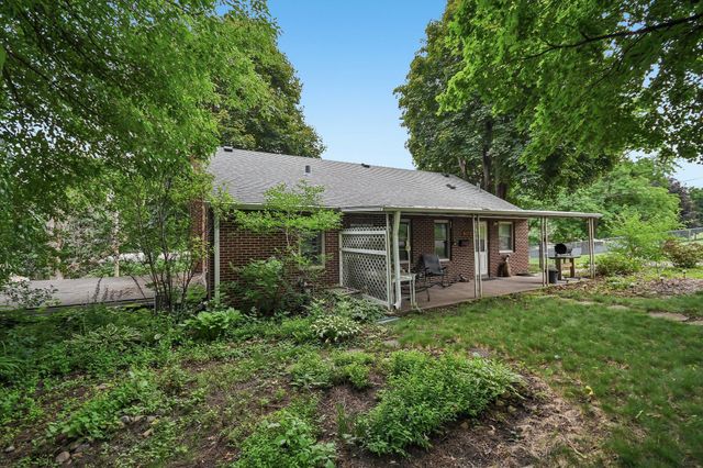 304 17th Avenue N, South Saint Paul, MN 55075