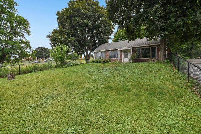 304 17th Avenue N, South Saint Paul, MN 55075