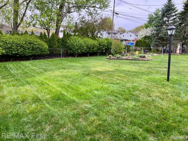 15662 Liverpool Street, Livonia, MI 48154