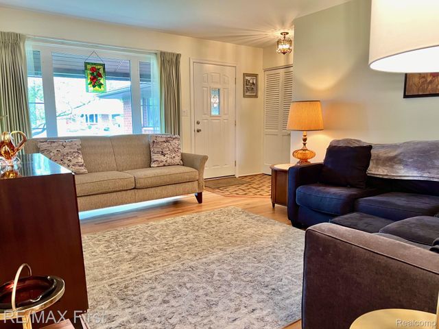 15662 Liverpool Street, Livonia, MI 48154