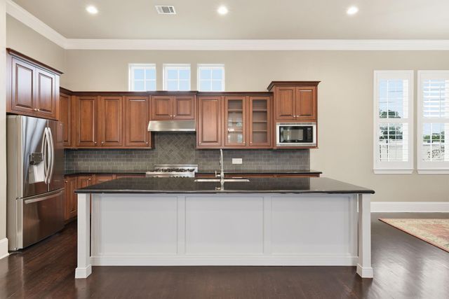 10933 Upland Park, Houston, TX 77043