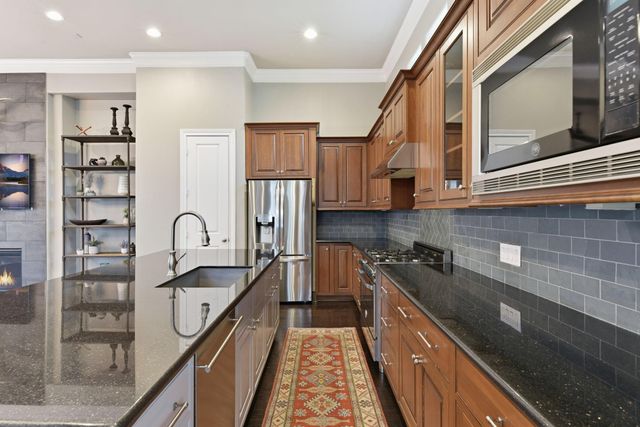 10933 Upland Park, Houston, TX 77043