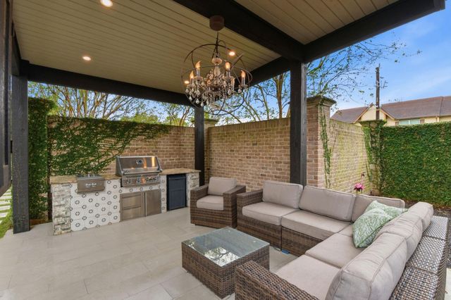 10933 Upland Park, Houston, TX 77043