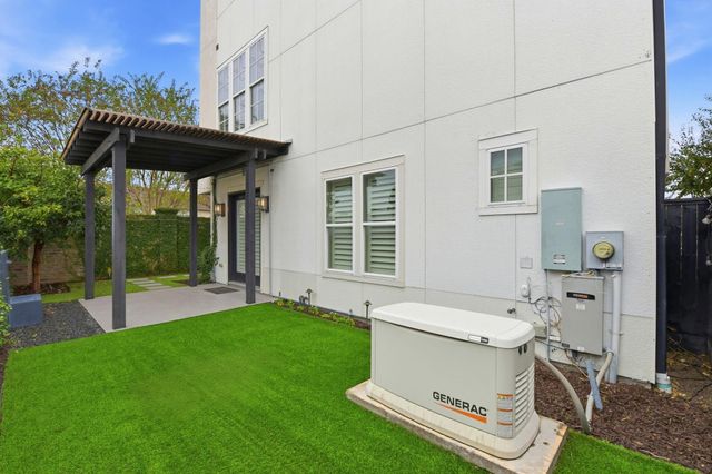 10933 Upland Park, Houston, TX 77043