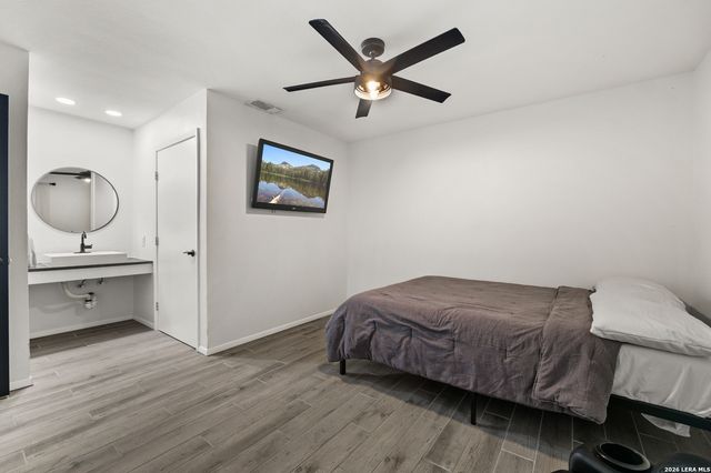 2835 Hiawatha, San Antonio, TX 78210