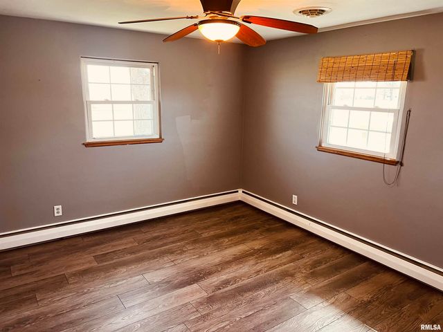 709 S EAST Avenue, Manito, IL 61546