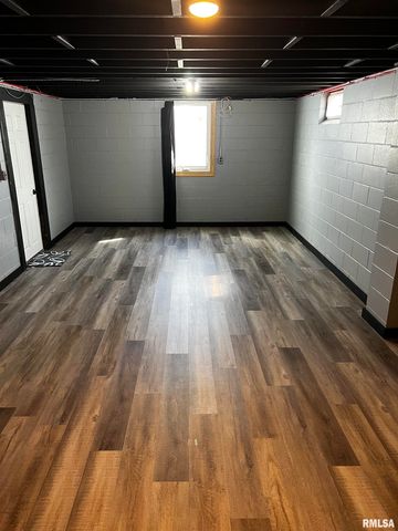 709 S EAST Avenue, Manito, IL 61546