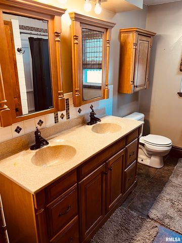 709 S EAST Avenue, Manito, IL 61546