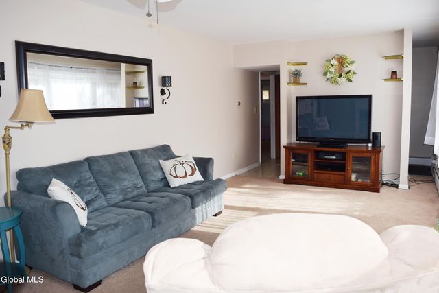 39 Oxford Circle, Brunswick, NY 12180