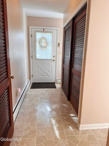 39 Oxford Circle, Brunswick, NY 12180