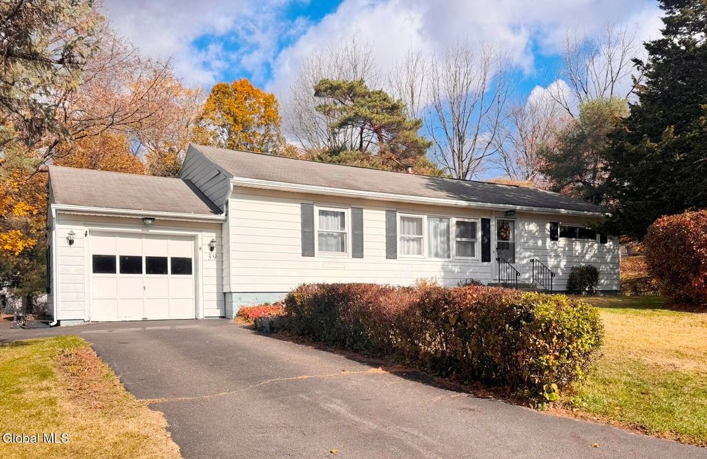 39 Oxford Circle, Brunswick, NY 12180