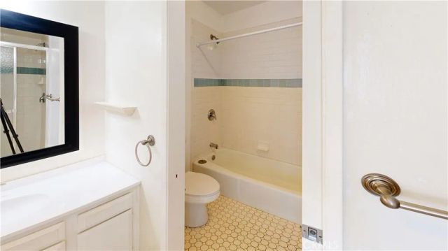 5117 W Wooley 1, Oxnard, CA 93035