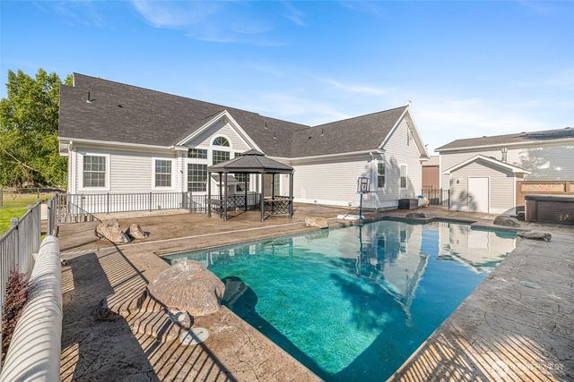 101304 Billings Court, West Richland, WA 99353