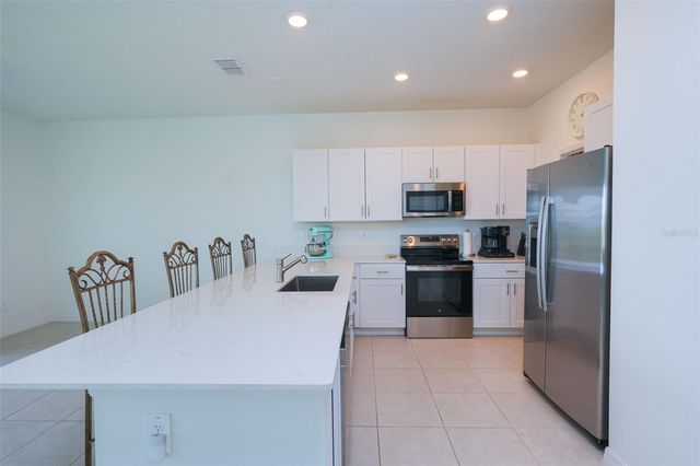 10059 TRUMPET HONEYSUCKLE WAY, San Antonio, FL 33576