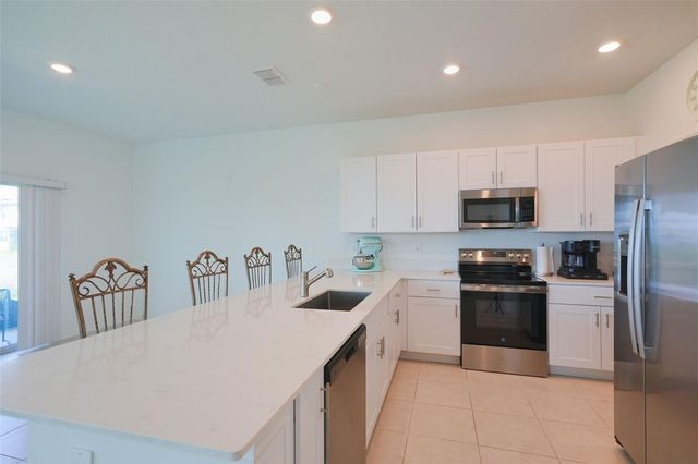 10059 TRUMPET HONEYSUCKLE WAY, San Antonio, FL 33576