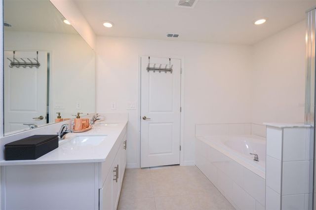 10059 TRUMPET HONEYSUCKLE WAY, San Antonio, FL 33576