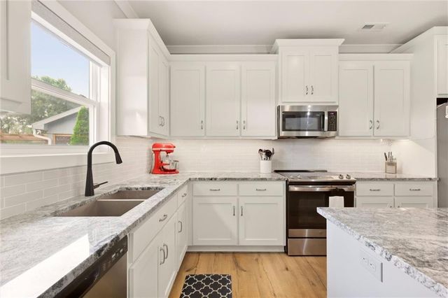 25371 W 146 Street, Olathe, KS 66061