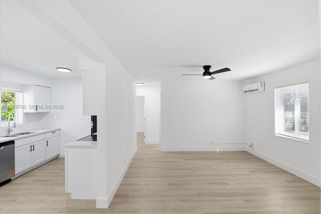 931 Chateau Park Dr, Fort Lauderdale, FL 33311