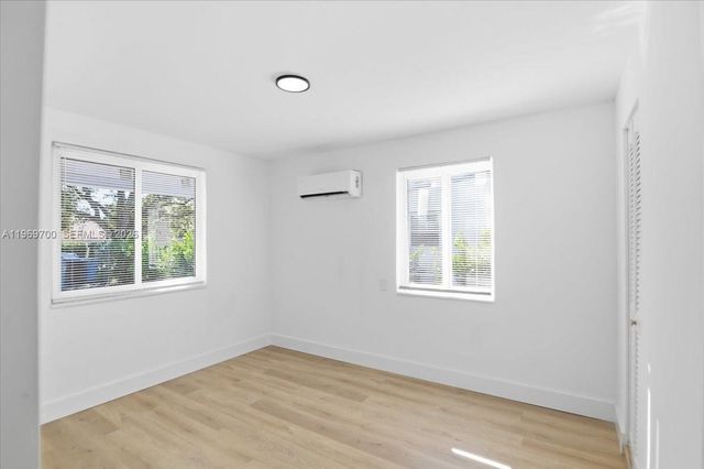 931 Chateau Park Dr, Fort Lauderdale, FL 33311