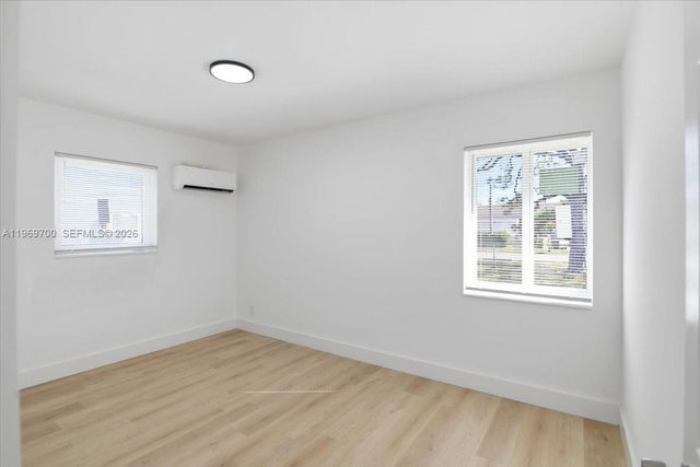 931 Chateau Park Dr, Fort Lauderdale, FL 33311