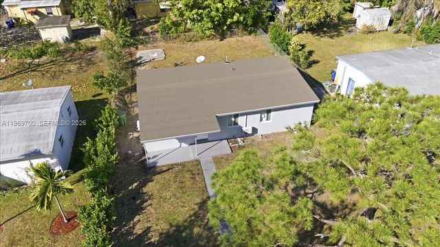 931 Chateau Park Dr, Fort Lauderdale, FL 33311