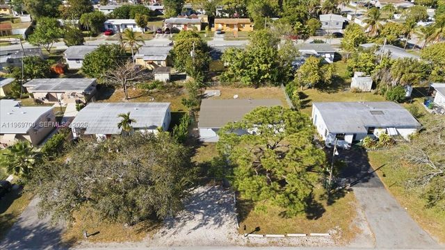 931 Chateau Park Dr, Fort Lauderdale, FL 33311