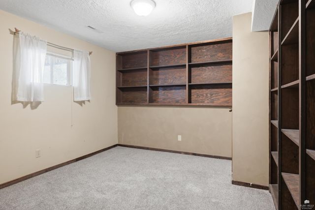 3105 Yolande Way, Manhattan, KS 66502