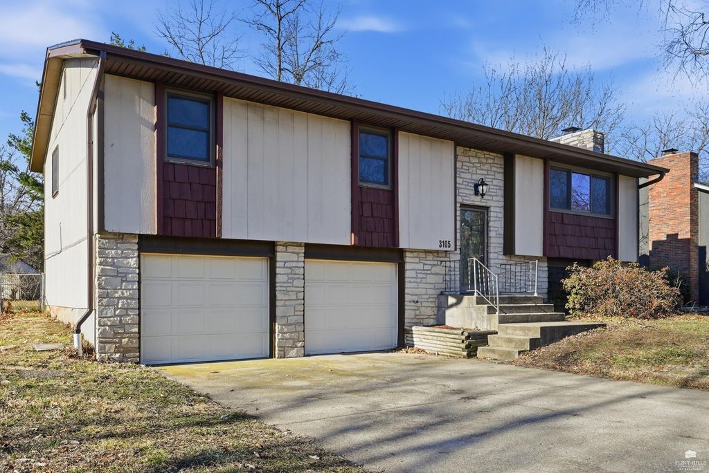 3105 Yolande Way, Manhattan, KS 66502