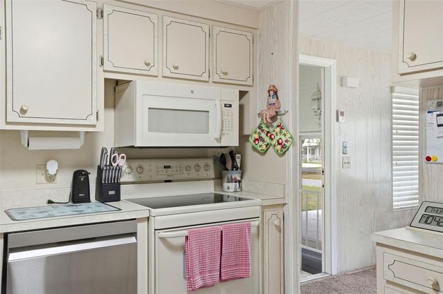 8496 HIGHPOINT BOULEVARD, Brooksville, FL 34613