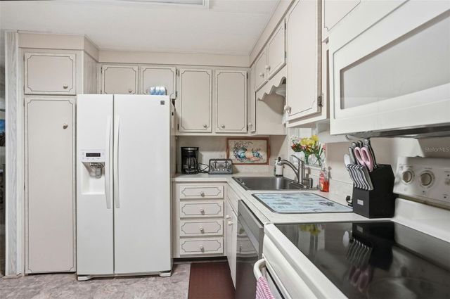 8496 HIGHPOINT BOULEVARD, Brooksville, FL 34613