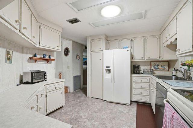 8496 HIGHPOINT BOULEVARD, Brooksville, FL 34613