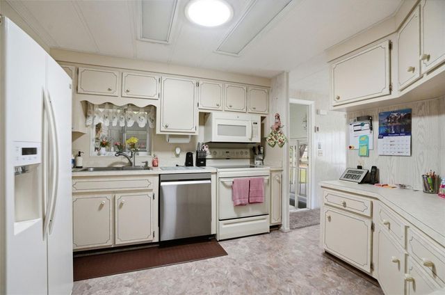 8496 HIGHPOINT BOULEVARD, Brooksville, FL 34613