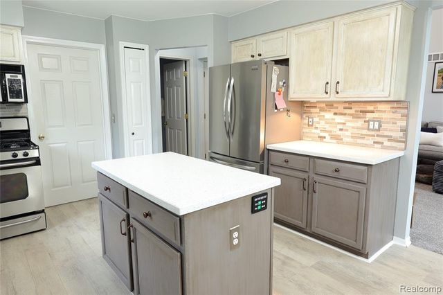 43072 Bradley Drive, Belleville, MI 48111
