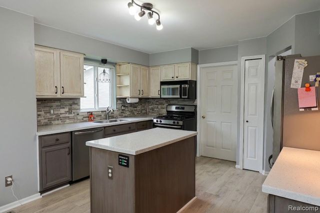 43072 Bradley Drive, Belleville, MI 48111