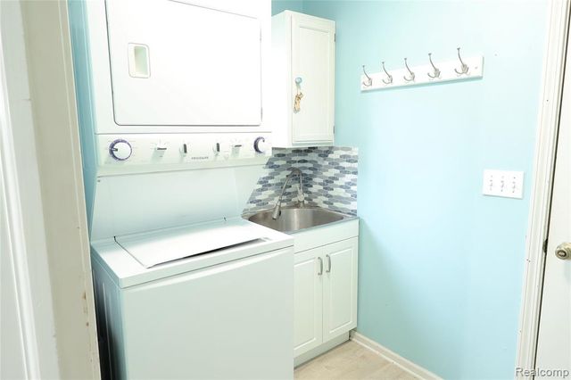 43072 Bradley Drive, Belleville, MI 48111