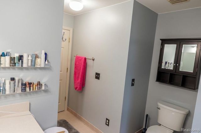 43072 Bradley Drive, Belleville, MI 48111