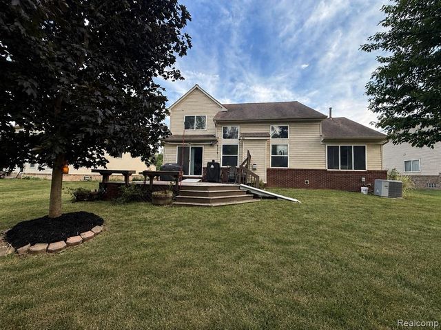 43072 Bradley Drive, Belleville, MI 48111