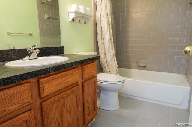 43072 Bradley Drive, Belleville, MI 48111