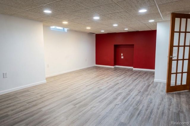 43072 Bradley Drive, Belleville, MI 48111
