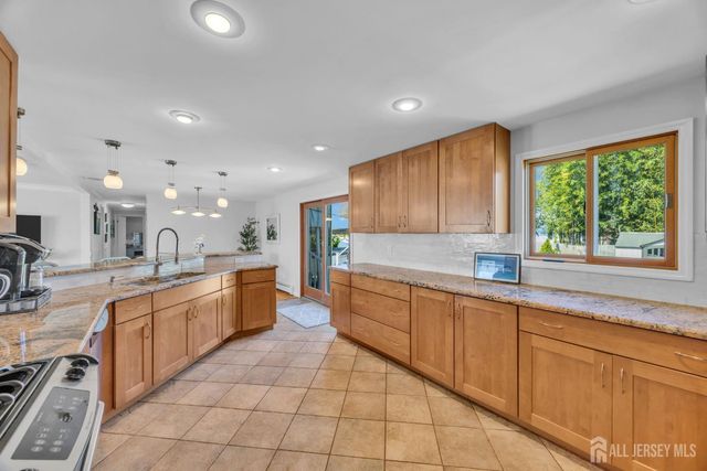 71 Pine Street, Spotswood, NJ 08884