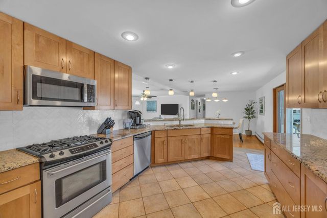 71 Pine Street, Spotswood, NJ 08884