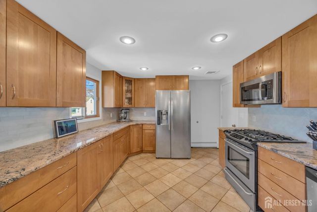 71 Pine Street, Spotswood, NJ 08884